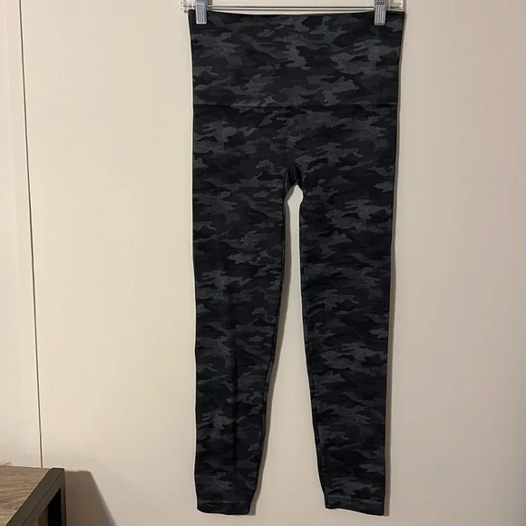 NWT SPANX Camouflage Print Leggings - Picture 5 of 8